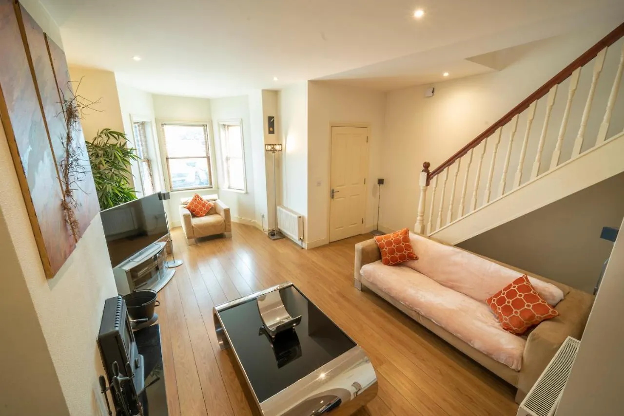 Stylish, Spacious 3 Bedroom Townhouse Galway