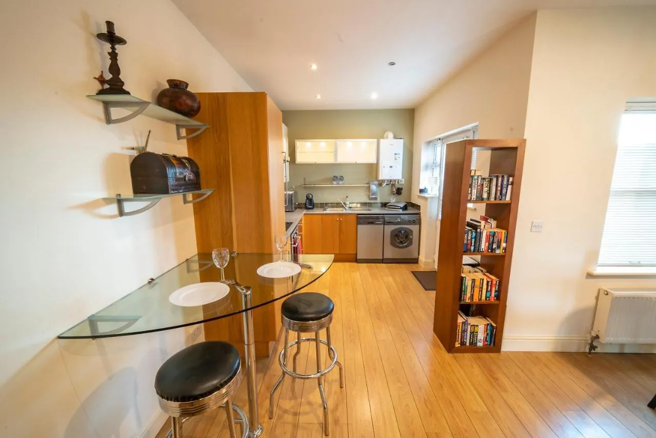 Stylish, Spacious 3 Bedroom Townhouse Γκάλγουεϊ